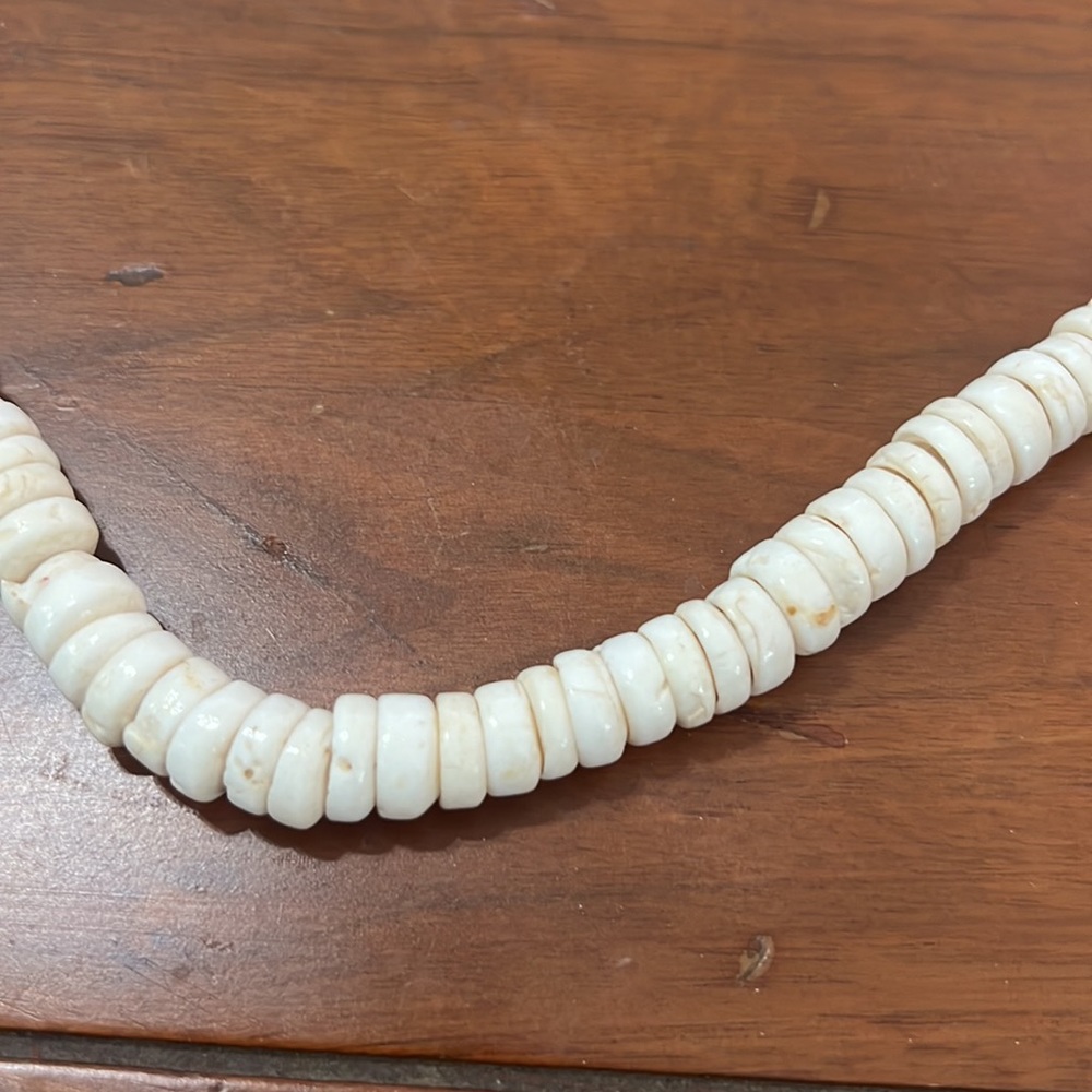 Shell necklace - Picture 2 of 4